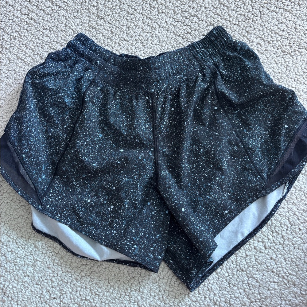 Lululemon Black and White Galaxy Athletic Shorts Hotty Hot Women’s 4